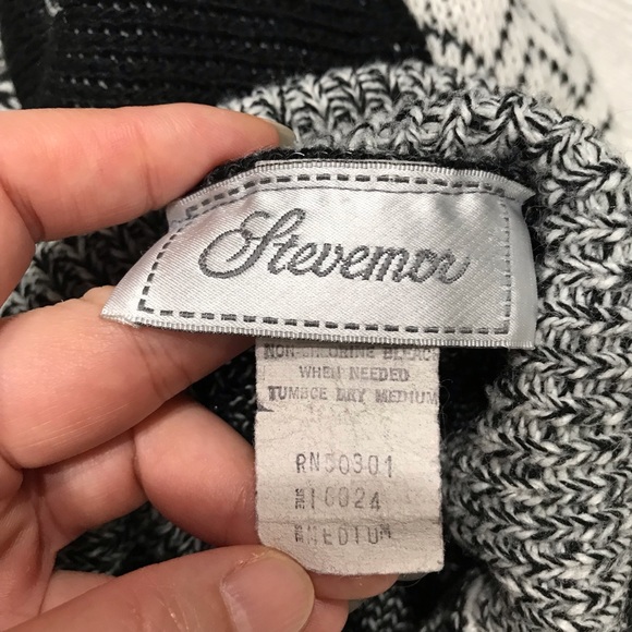 Stevemor black/white geometric/argyle pattern acrylic knit sweater size Medium - Picture 8 of 8